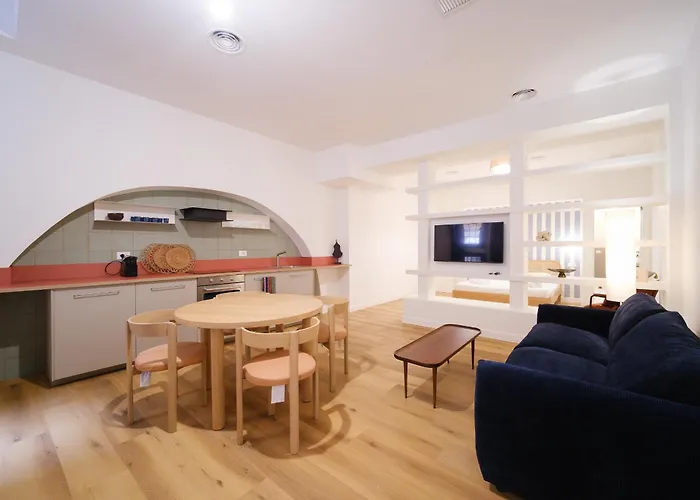 Orange By Buddyrent Apartment